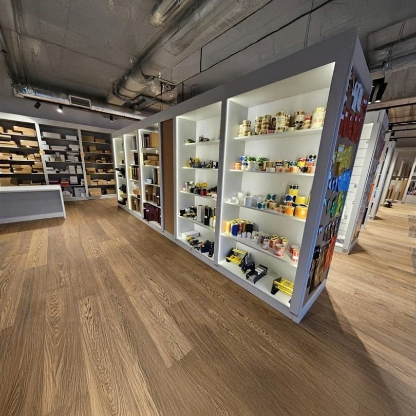 Showroom s dárkovým balením a dekorací