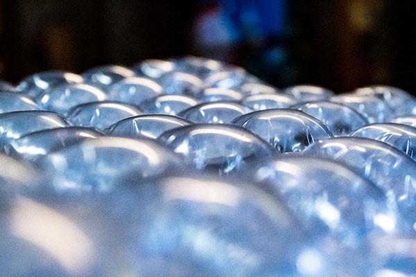 Jak se vytváří bublinkový zábal: materiál, vzduchové komory a zpracování