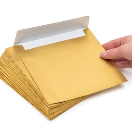 K4 čtvercové dekorativní obálky HK 165x165 matletické zlato 120 g, 50 ks